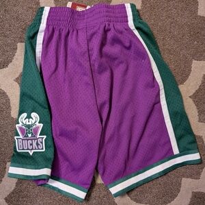 NWT Men’s Small Mitchell & Ness 2000-01 Milwaukee Bucks Swingman Shorts NBA Smal
